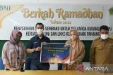 BNI salurkan paket Sembako untuk keluarga kurang mampu melalui LKKS