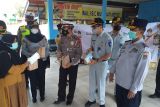 Jasa Raharja-Dishub bagikan takjil dan APD di Terminal Metro