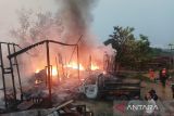 Tiga bangunan di Kelurahan Jambu terbakar