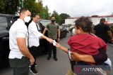 Presiden bagikan bantuan di Malioboro Yogyakarta