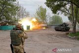 Kerabat pejuang Ukraina di pabrik baja Azovstal minta pertolongan