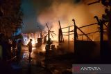 10 kios di Pasar Manyaran Semarang ludes terbakar