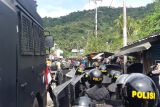 TNI dan Polri bubarkan demonstrasi tolak DOB  di Kota Jayapura