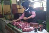 Distan Mataram menambah kuota datangkan 28 ton daging beku impor