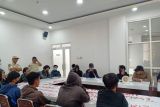Warga pesisir Mamuju mendatangi DPRD minta perbaikan jalan