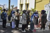 Peserta antre memasuki lokasi Ujian Tulis Berbasis Komputer (UTBK) Seleksi Bersama Masuk Perguruan Tinggi Negeri (SBMPTN) di Kampus Universitas Siliwangi (Unsil), Kota Tasikmalaya, Jawa Barat, Rabu (18/5/2022). Pelaksanaan ujian tulis di Unsil tersebut diikuti sebanyak 7.764 peserta yang dilaksanakan dalam dua tahap yaitu tanggal 17-23 Mei 2022 dan 28 Mei-3 Juni 2022 dengan jalur seleksi melalui prestasi 20 persen, 50 persen dari nilai UTBK dan 30 persen secara mandiri. ANTARA FOTO/Adeng Bustomi/agr