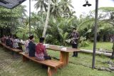 Tujuh pasang pengantin ikut nikah massal di kebun salak