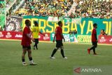 Duet Eri Cahyadi-Gibran kandaskan Bonek Skuad 3-0