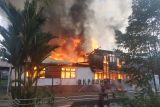 Api hanguskan kantor BKPSDM Kapuas Hulu Kalbar