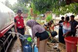 PMI Sulbar salurkan air bersih bagi korban banjir Malunda Majene