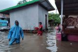 Dinsos Sulbar salurkan dua ton beras untuk korban banjir di Malunda Majene