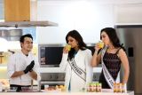 Miss Universe 2021 dan Puteri Indonesia 2022 berkreasi menu hidangan