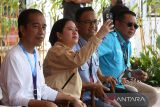 Pengamat: Duduk diapit Jokowi dan Anies simbolkan posisi Puan strategis