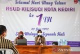 Sejumlah kegiatan sosial digelar memeriahkan acara  HUT RSUD Kilisuci Kediri yang pertama di Kediri, Jawa Timur, Sabtu, (4/6/2022). Donor darah diselenggarakan hasil kerjasama antara RSUD Kilisuci Kota Kediri dengan PMI Kota Kediri. ANTARA Jatim/ HO-Asmaul/Kominfo Kota Kediri