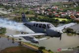 Pesawat Bonanza G-36 milik Skuadron 200 Wing Udara 2 Puspenerbal latihan terbang udara di Lanudal Juanda, Surabaya, Jawa Timur, Rabu (8/6/2022). Latihan tersebut dalam rangka persiapan 'Naval Air Base Open Day' pada HUT ke-66 Penerbangan TNI AL. ANTARA Jatim/Umarul Faruq/zk