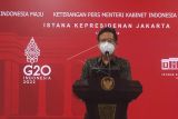 Menteri Kesehatan Budi Gunadi Sadikin menyampaikan keterangan pers usai mengikuti rapat terbatas terkait PPKM di Kantor Presiden, Jakarta, Senin (13/6/2022). Pemerintah mengonfirmasi temuan delapan kasus varian baru COVID-19 yaitu BA.4 dan BA.5 di Indonesia dimana tiga diantaranya adalah kasus kedatangan luar negeri sementara lima sisanya merupakan penularan transmisi lokal. ANTARA FOTO/Akbar Nugroho Gumay/nym.