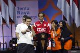 Canda tawa hingga Jokowi geleng kepala alumni Kartu Prakerja minta motor