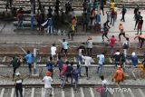 India batalkan ratusan perjalanan kereta