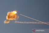 Tembakan roket Palestina memicu serangan udara Israel di Gaza