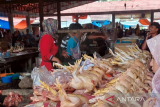 Harga daging ayam dan tomat naik di Solok Selatan
