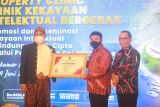 Pelestari Budaya Ki Narto Sabdo, Kemenkumham Jateng berikan penghargaan ke Boyamin Saiman