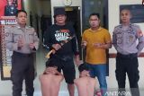 Polisi tangkap dua remaja bawa senjata tajam hendak tawuran