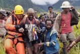 Tim SAR gabungan evakuasi korban pesawat Susi Air yang sempat hilang kontak di pedalaman Timika