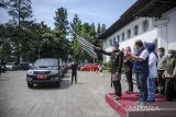 Gubernur Jawa Barat Ridwan Kamil melepas tim pemeriksa kesehatan hewan kurban di Gedung Sate, Bandung, Jawa Barat, Kamis (23/6/2022). Gubernur Jawa Barat Ridwan Kamil secara resmi melepas 1.784 tim pemeriksa hewan kurban untuk disebar di 27 kota/kabupaten yang ada di Jawa Barat guna melakukan pengawasan serta memastikan kesehatan hewan kurban. ANTARA FOTO/Raisan Al Farisi/agr