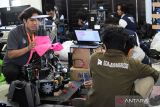 Sebanyak 121 tim peserta dari 54 perguruan tinggi di Indonesia beradu laga dalam Kontes Robot Indonesia tersebut