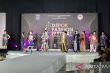 Dinas Perdagangan dan Perindustrian bersama Dekranasda Kota Depok Jawa Barat menggelar Depok Fashion Festival (DeFF) 2022 di Hotel Bumi Wiyata Depok, Minggu sore (3/7). 