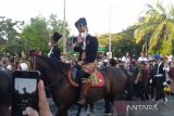 Bahlil Lahadalia menunggang kuda pada Kirab Budaya G20 di Solo