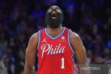 Pebasket James Harden rela potong gajinya