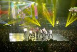 K-pop THE BOYZ  guncang panggung 