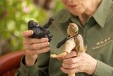 Barbie hadirkan boneka edisi ahli primata Jane Goodall