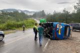 Bus terbalik di Solok akibatkan delapan orang luka-luka