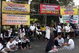 Nasabah demo tuntut pencairan uang di  BKK Pringsurat Temanggung