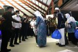 Menko PMK-Menhub sambut kepulangan Jemaah Haji gelombang pertama di Bandara Soetta