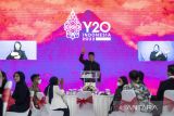 Gubernur Jawa Barat Ridwan Kamil menyampaikan paparan kepada delegasi KTT Y20 Indonesia 2022 di Gedung Sate, Bandung, Jawa Barat, Kamis (21/7/2022). KTT Y20 yang merupakan rangkaian dari presidensi G20 tersebut membahas empat isu prioritas yakni ketenagakerjaan pemuda, transformasi digital, planet yang berkelanjutan, dan layak huni, serta mengenai keberagaman dan inklusifitas. ANTARA FOTO/M Agung Rajasa/agr