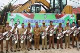 Pemkab Kotim bagikan 15 ekskavator untuk kecamatan