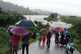 Tiga penerbangan ke Bandara Pattimura Ambon dialihkan karena cuaca buruk