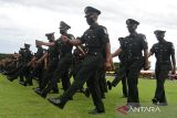 Prajurit Kodam Iskandar Muda mengikuti  upacara Penutupan Pendidikan Pembentukan Bintara TNI AD tahun anggaran 2022 di Banda Aceh, Aceh, Rabu (27/7/2022). Sebanyak 327 prajurit yang telah selesai menjalani pendidikan bintara tesebut akan di tempatkan di kesatuannya masing masing di provinsi Aceh dan seain di luar Aceh. ANTARA FOTO/Ampelsa.