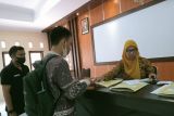Kemenag Mataram bagikan stiker dan tanda pengenal penjemput haji