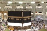 Ribuan jamaah saksikan Kiswah penutup Ka'bah diganti tepat pada Tahun Baru Islam