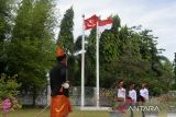 Pewaris Kerajaan Aceh Darussalam mengikuti upacara adat di Banda Aceh, Aceh, Sabtu (30/7/2022). Upacara adat yang digelar setiap 1 Muharam dihadiri  dari sejumlah pewaris kerajaan di provinsi Aceh, kerajaan Kampar, Riau dan tamu undangan itu untuk pelestarian dan pemersatu adat istiadat nusantara . ANTARA FOTO/Ampelsa.