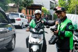 Komunitas warteg bagikan 1.000 porsi makanan untuk pengemudi ojek daring