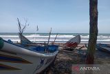 Nelayan Cilacap mulai melaut meskipun gelombang tinggi