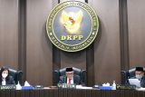 Langgar kode etik, DKPP berhentikan dua anggota KPU