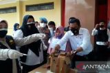 Polisi musnahkan 18,5 Kg ganja dari tersangka  seorang ibu di Palembang