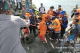 Basarnas evakuasi mayat korban jatuh ke laut saat memancing