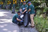 PLN dan Balai Besar TNBBS gelar aksi bersih-bersih sampah di ruas Jalan Sanggi-Bengkunat